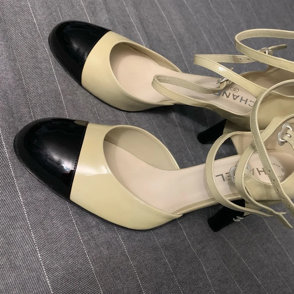 CHANEL D'Orsay Beige and Black Women's Heels - Picture 2 of 4